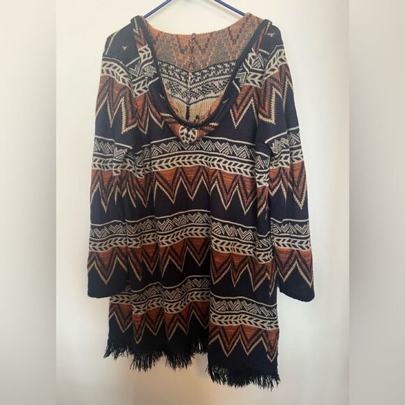 Patterned Black and Tan Sweater with hood - Picture 3 of 3